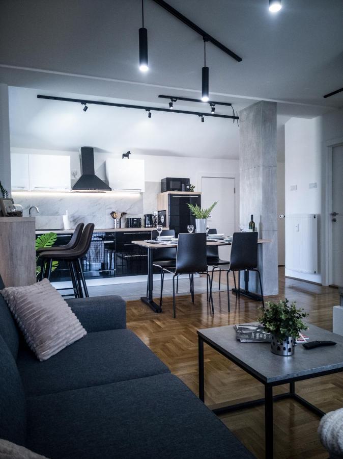 Raw Industrial City Apartment Суботица Екстериор снимка
